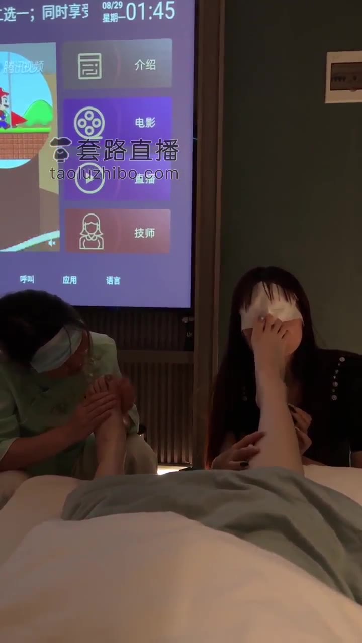足浴店开发女按摩师 一起玩女奴