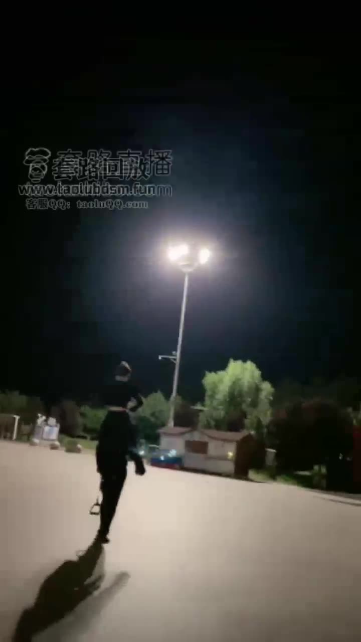 户外 黑丝高跟 骑马 遛狗