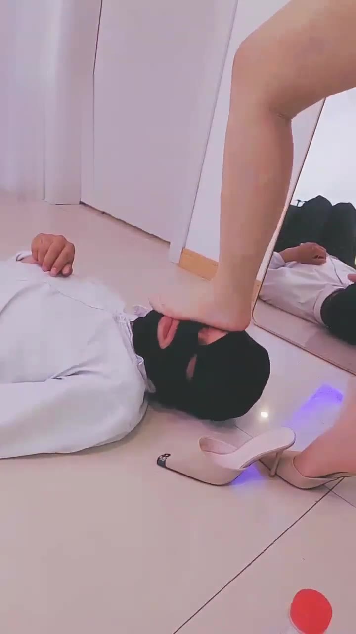踩踏深喉舔脚