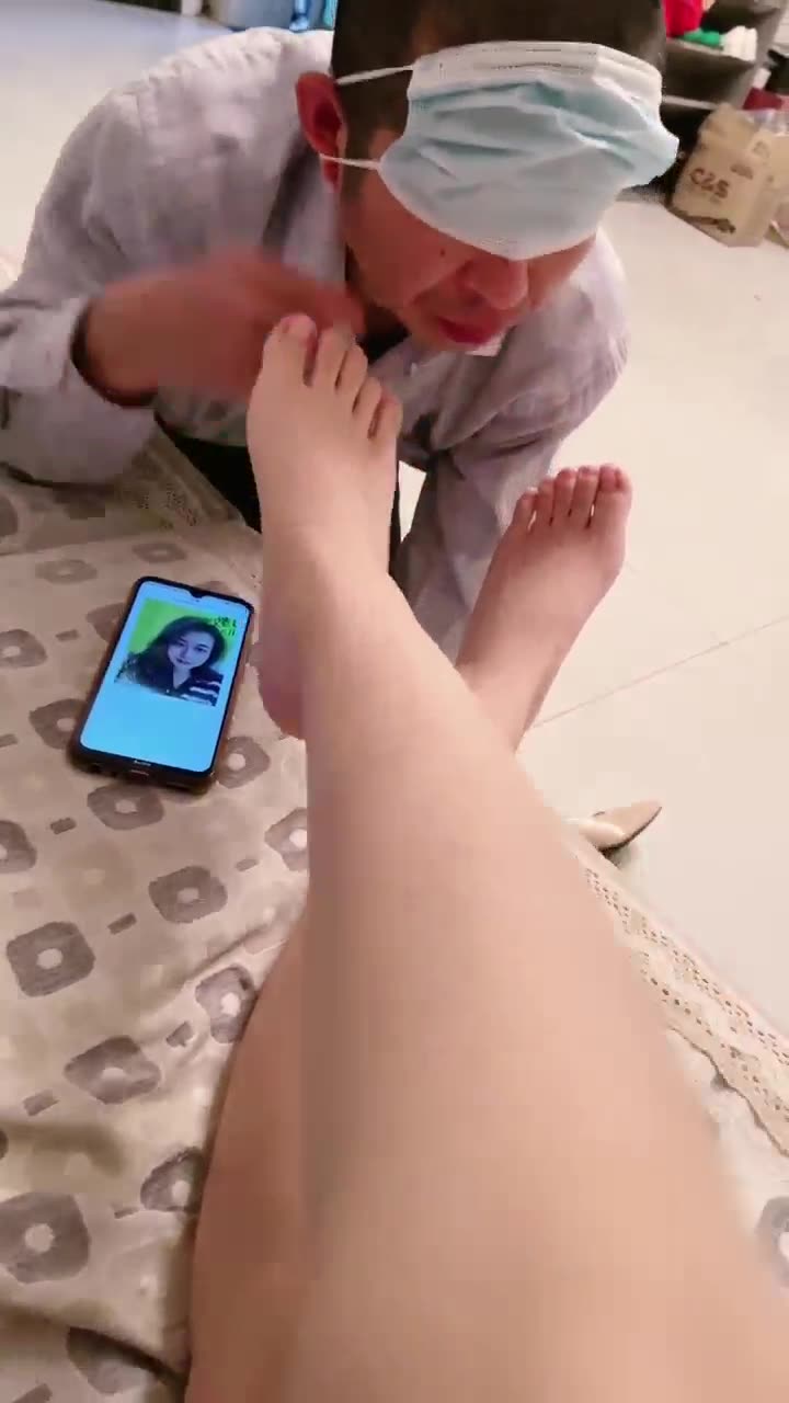 穿他老婆的鞋 等他老婆回家
