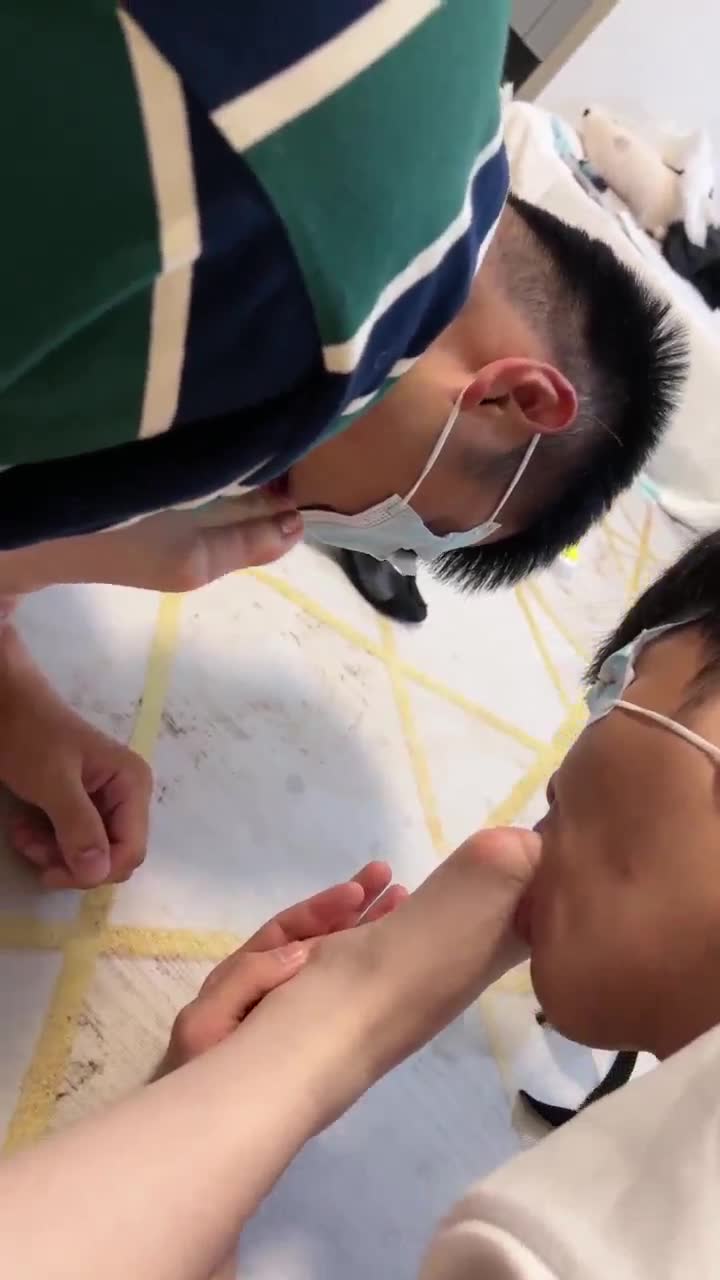 坏姐姐欺负贱货 笑得太开心