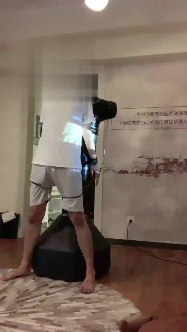 捆绑 暴力踢踹半小时 白袜圣水倒计时