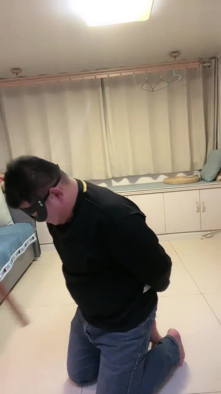 一对下贱玩意儿