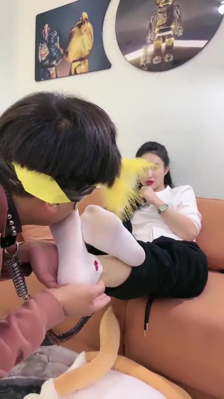 强制舔脚 深喉