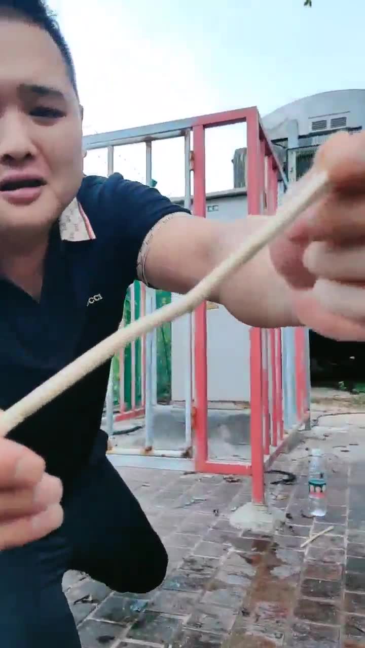 户外 调教停车场的黑保安