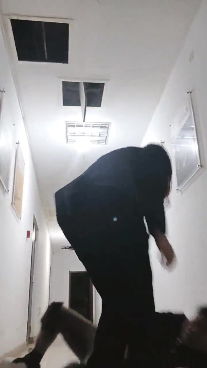 剧情 楼道里惩罚变态男