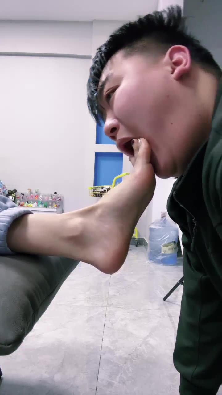 强制重度脚深喉 直到嗓子眼