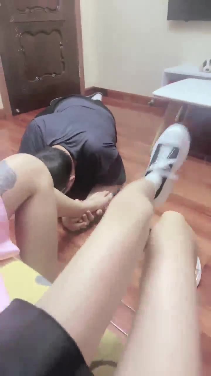 女仆店 调教开发两个素人