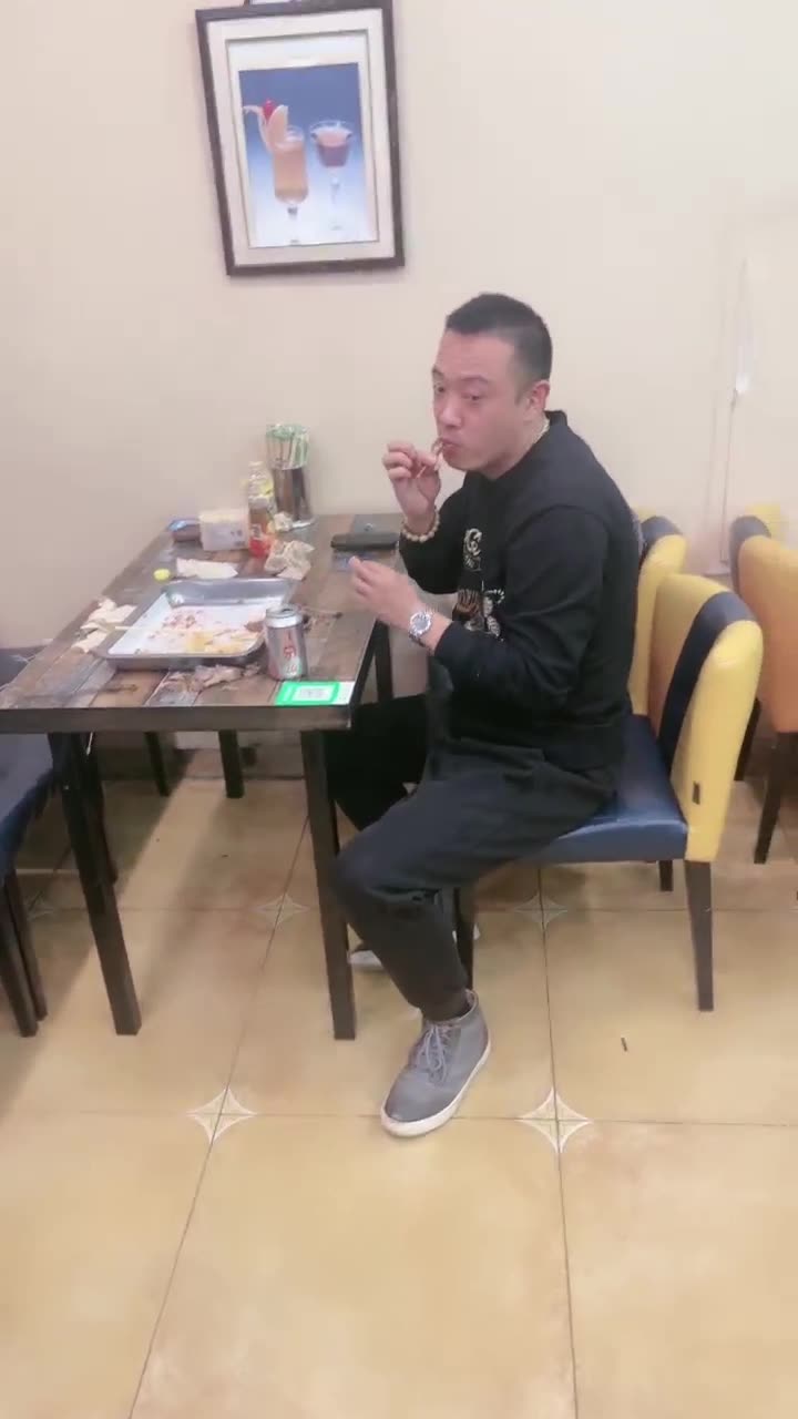 室外调教 让贱奴吃点好东西