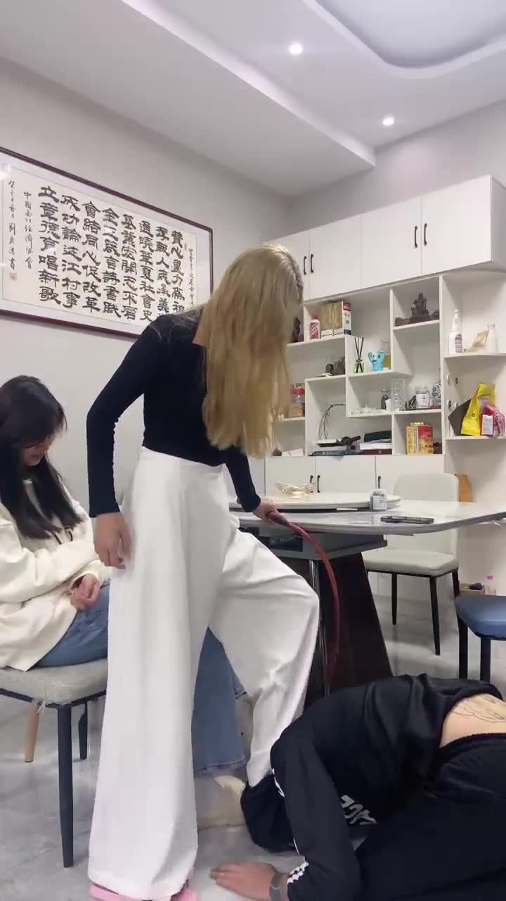 首次调教社会人 500耳光