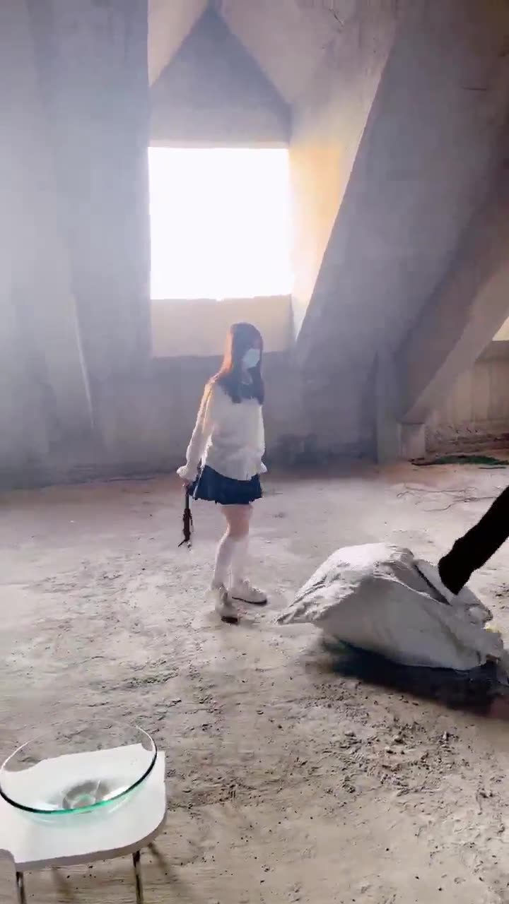 女尊男卑 室外调教