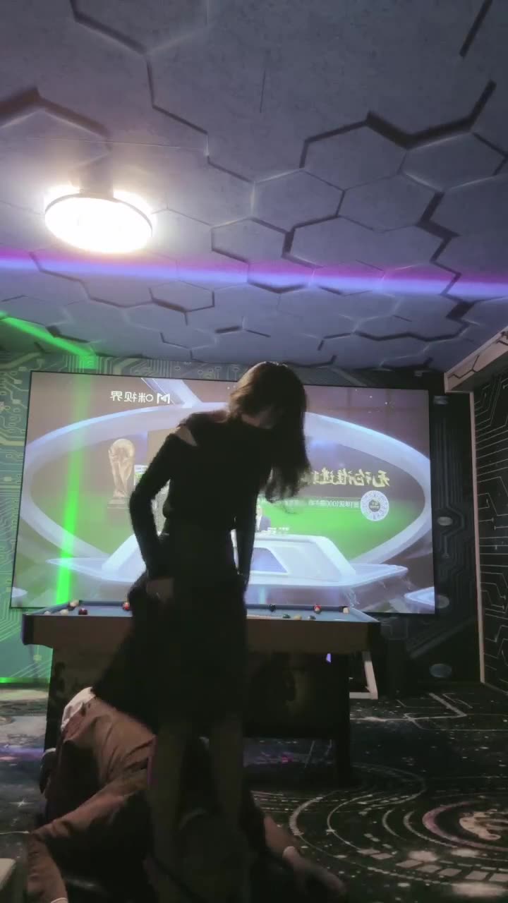 剧情 夜班经理 卑微伺候贵妇