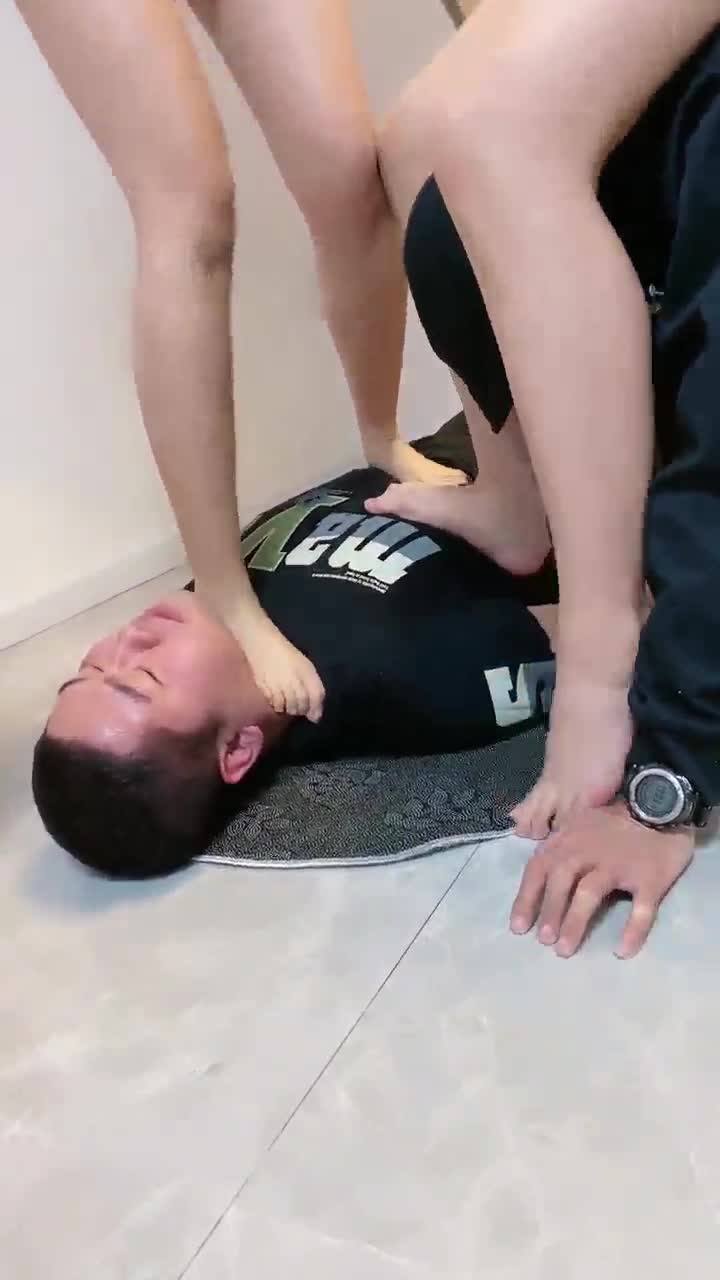 原子和一一的高跟鞋 拉拉的激烈
