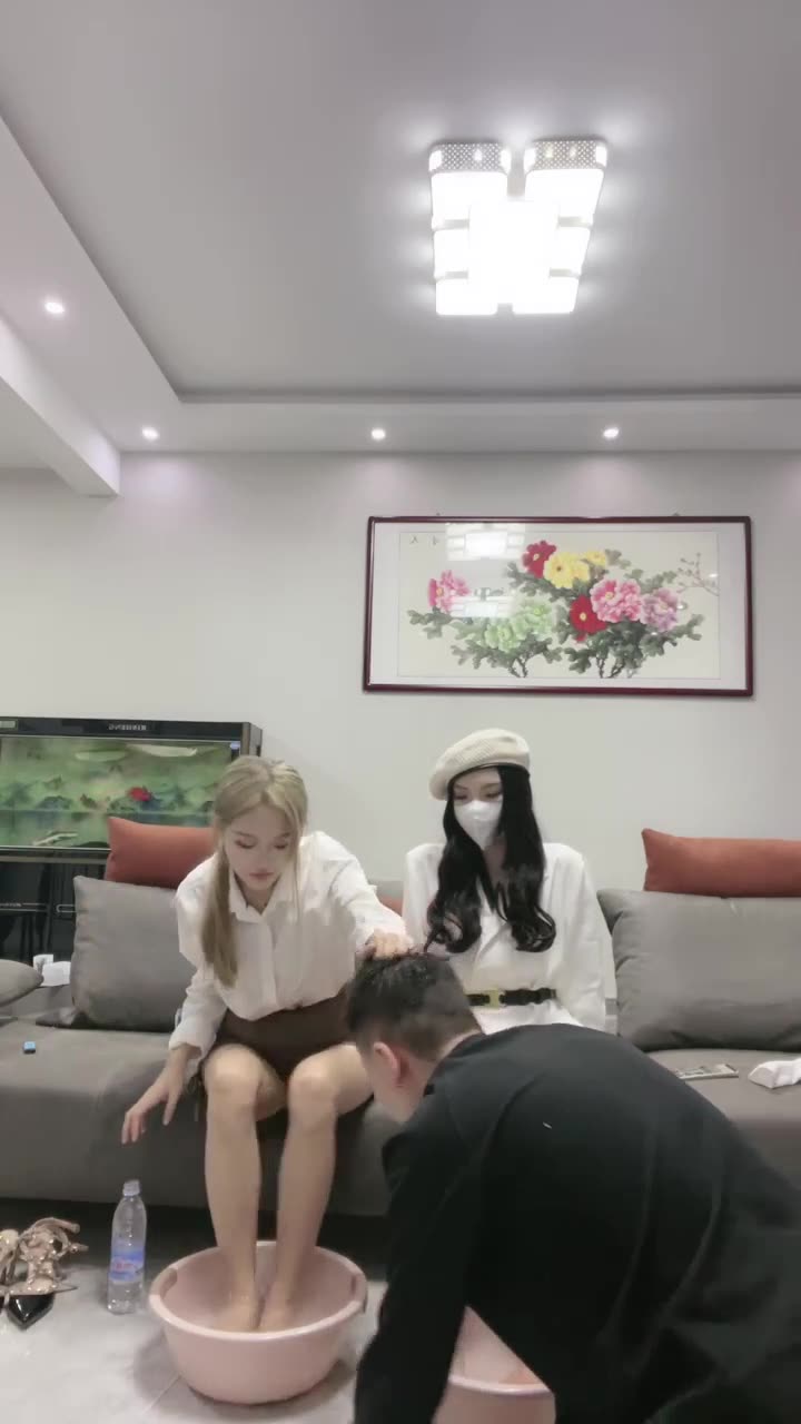 双奴伺候双主洗脚 强制调教