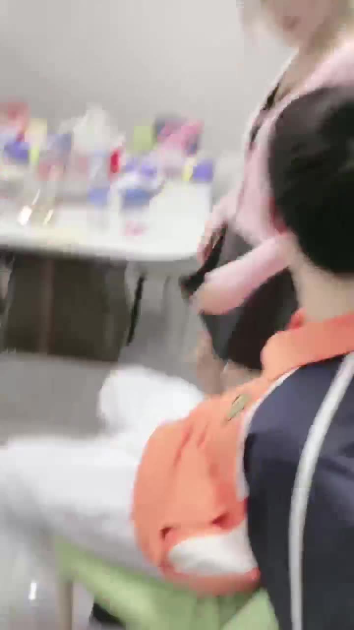 剧情 接高中生放学
