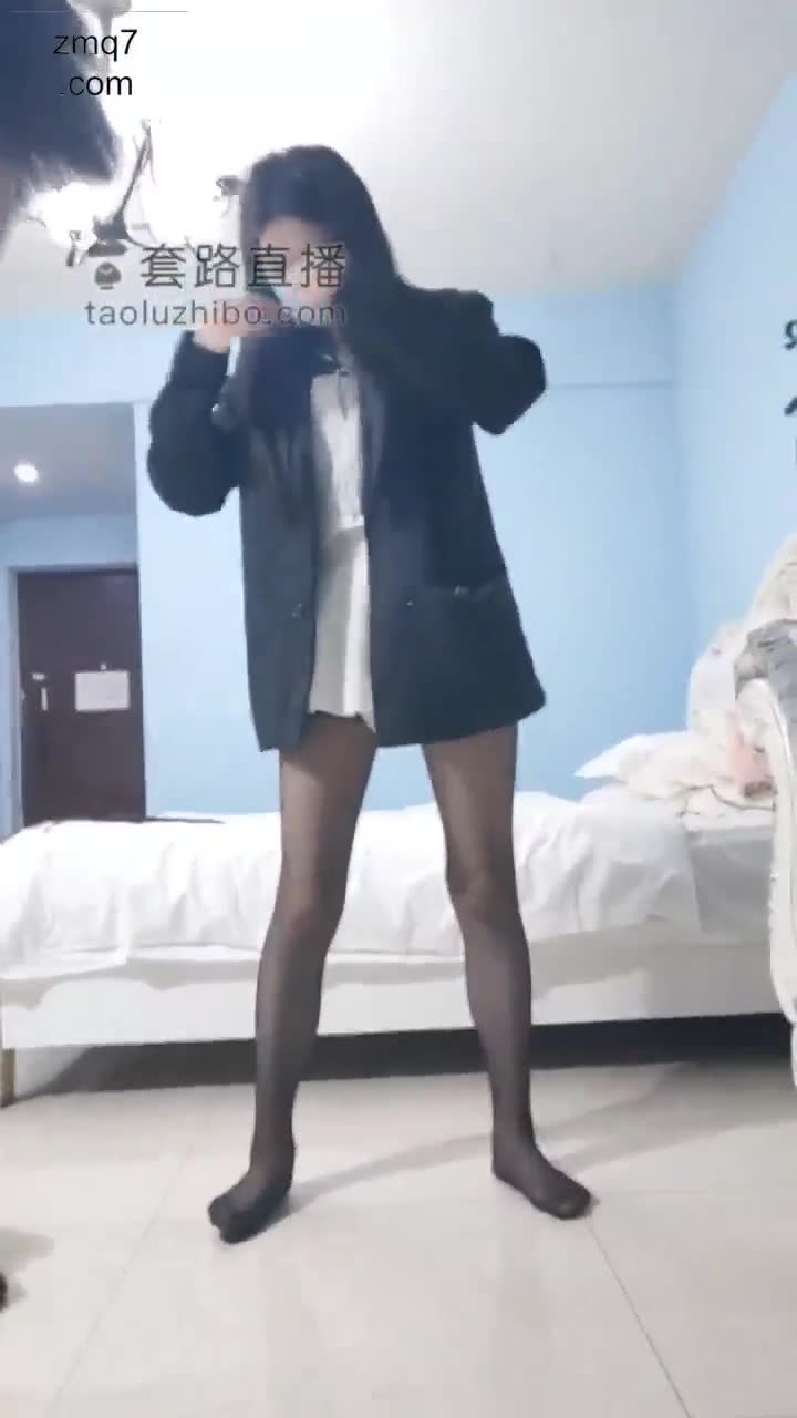 被178高的学生女王的首次调教