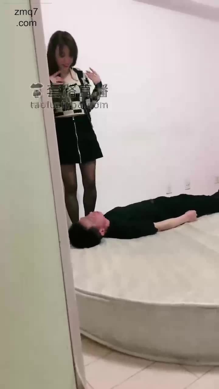 耳光专场 老狗被抽的眼泪汪汪
