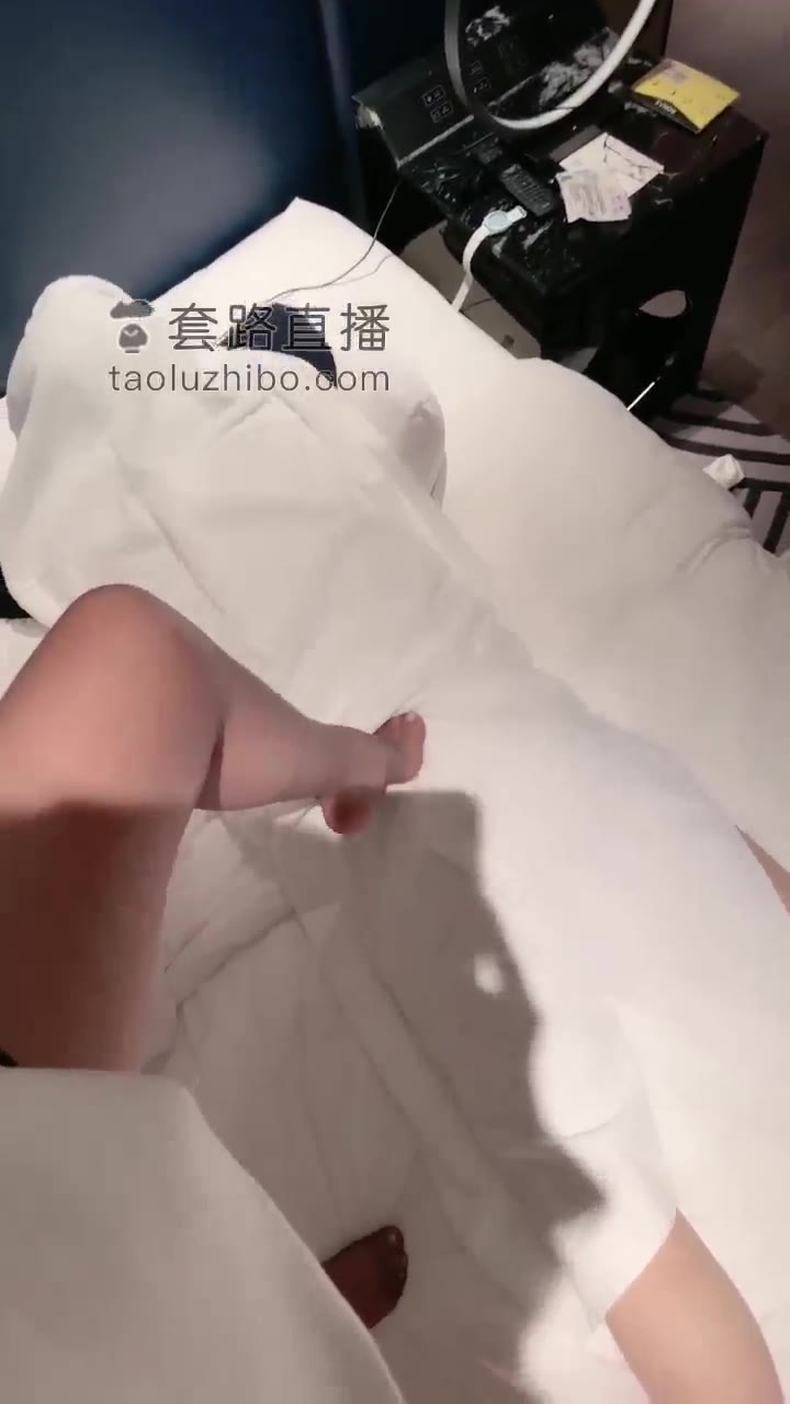 暴力踩踏