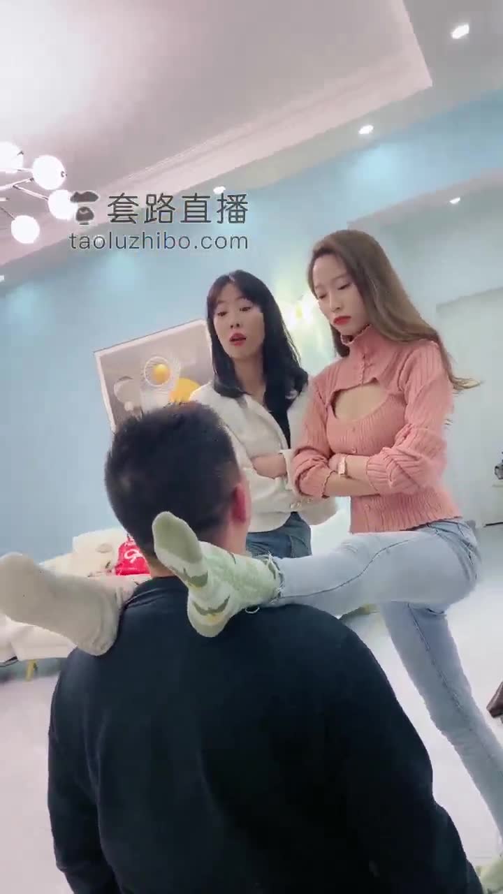 精神病双胞胎姐妹正式入圈 恐惧回归