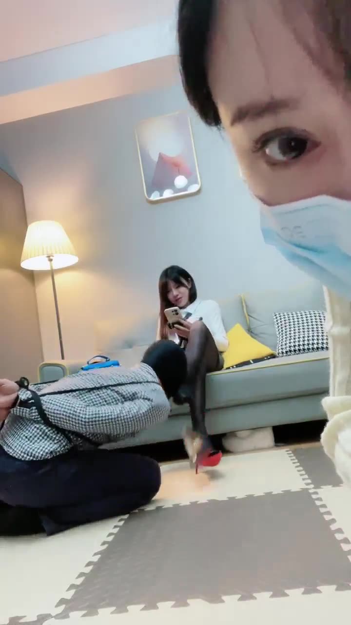 给我爬进来