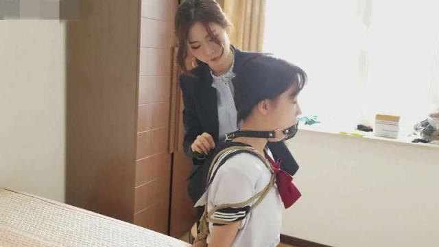 受虐倾向被闺蜜撞见，被SM囚禁调教