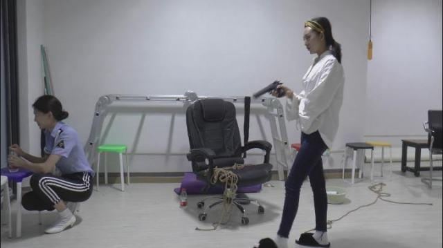 娇美女神捆绑闺蜜，白袜塞嘴玩母狗