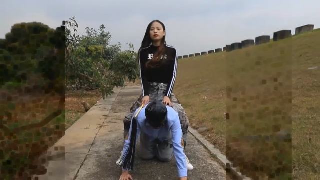 美主户外调奴骑马溜达