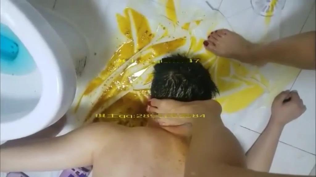 琪琪S美脚喂食黄金圣水混合物，最后美脚榨汁