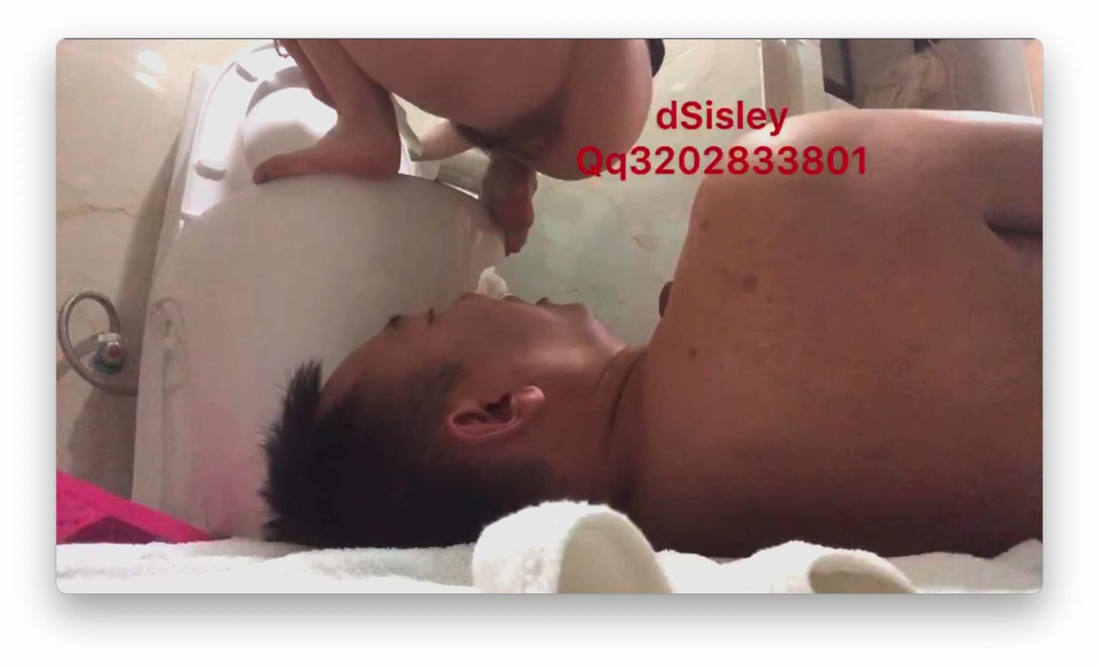 DSisley蹲马桶上拉黄金喂狗2