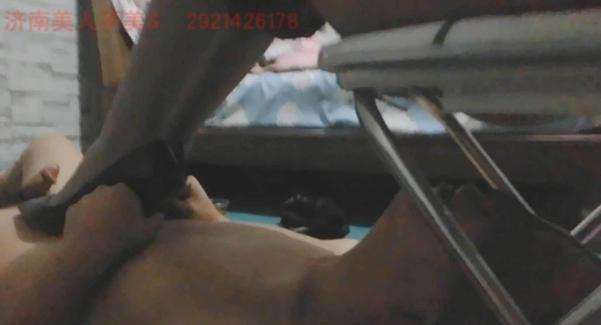 美人不美S厕椅喂狗吃黄金