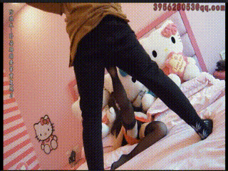 性感黑丝踩踏踢裆视频