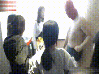 不良少女圈踢套头猥琐男