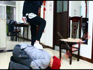 [女王疟打女奴脚责品丝论足]侑主白鞋调教_H264高清_640x480