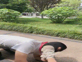女S户外调狗