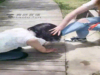 [女王视频sm官网]3梦幻大大S女狗户外刺激开发男摄影师遛狗耳光恋足骑马闻原味