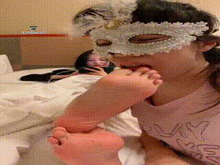 维依如意双女王骑马恋足调教母狗