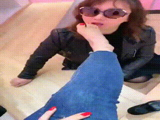 歌迪斯～逛街调母狗 服务员看到后很兴奋